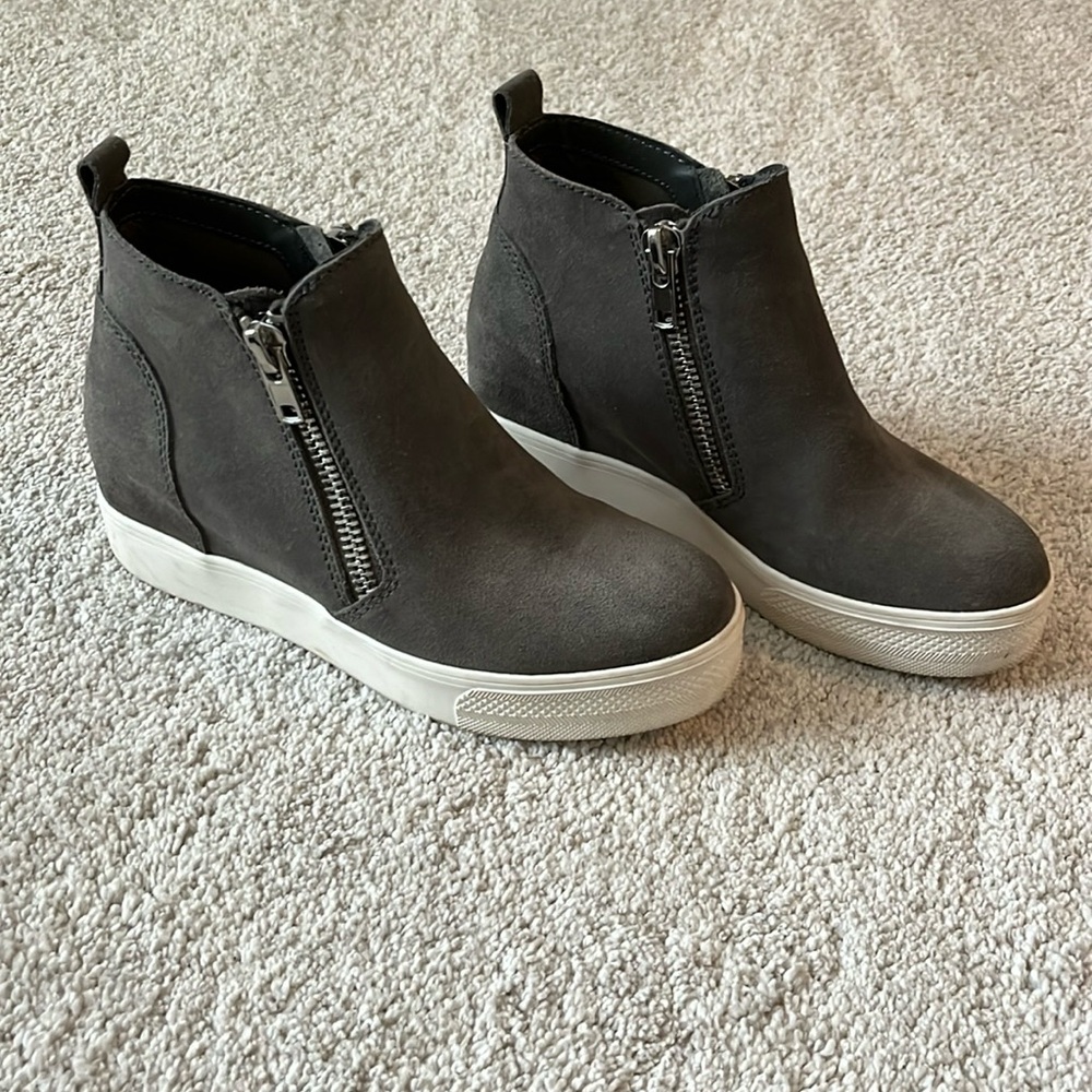 Steve Madden platform zip shoe
